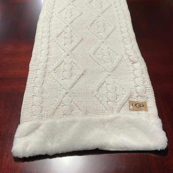 NWT UGG Lita Table Runner 90 x 14 Inches Dining Ivory Fuzzy Decor Piece - Picture 2 of 9